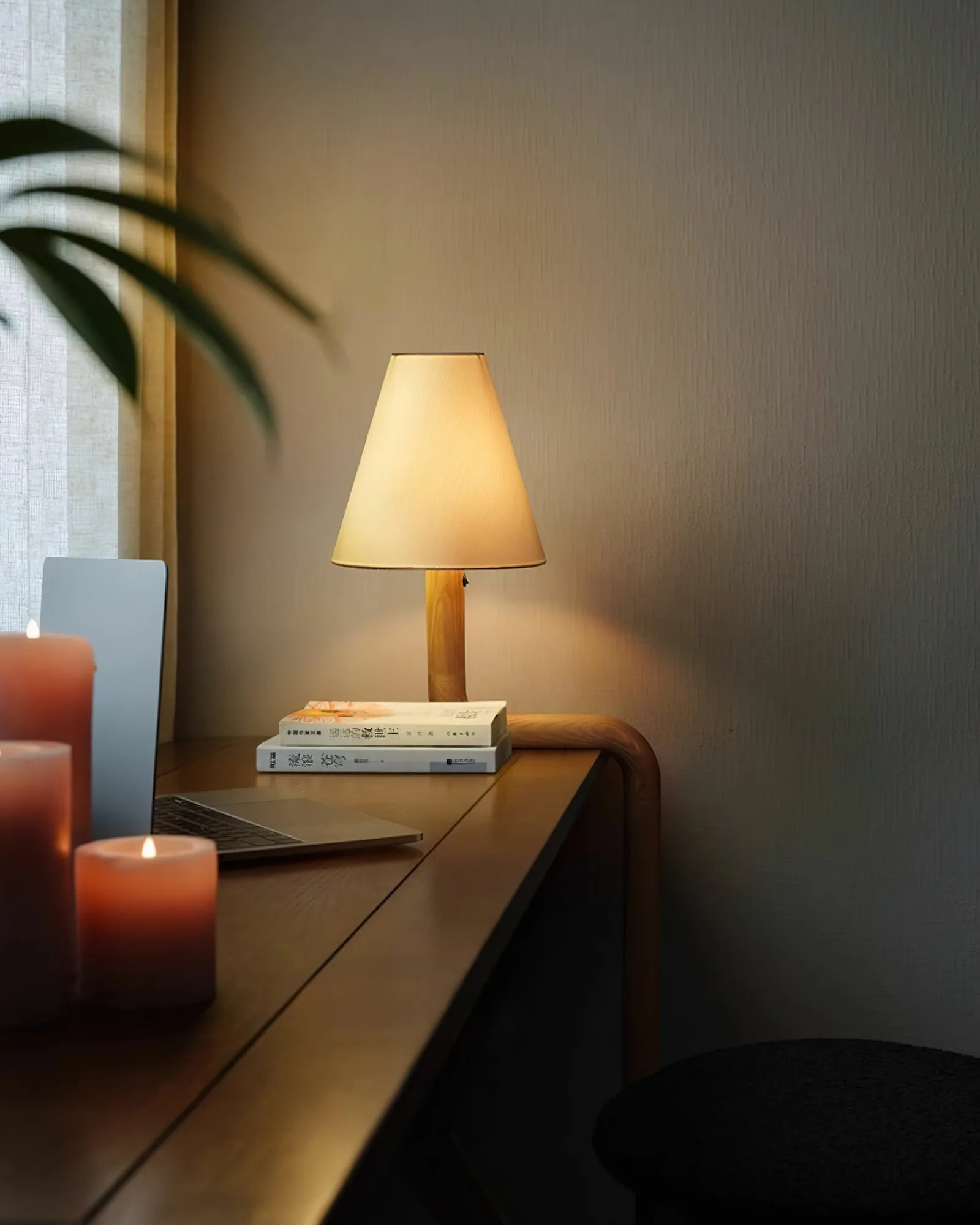 Bend Wood Table Lamp