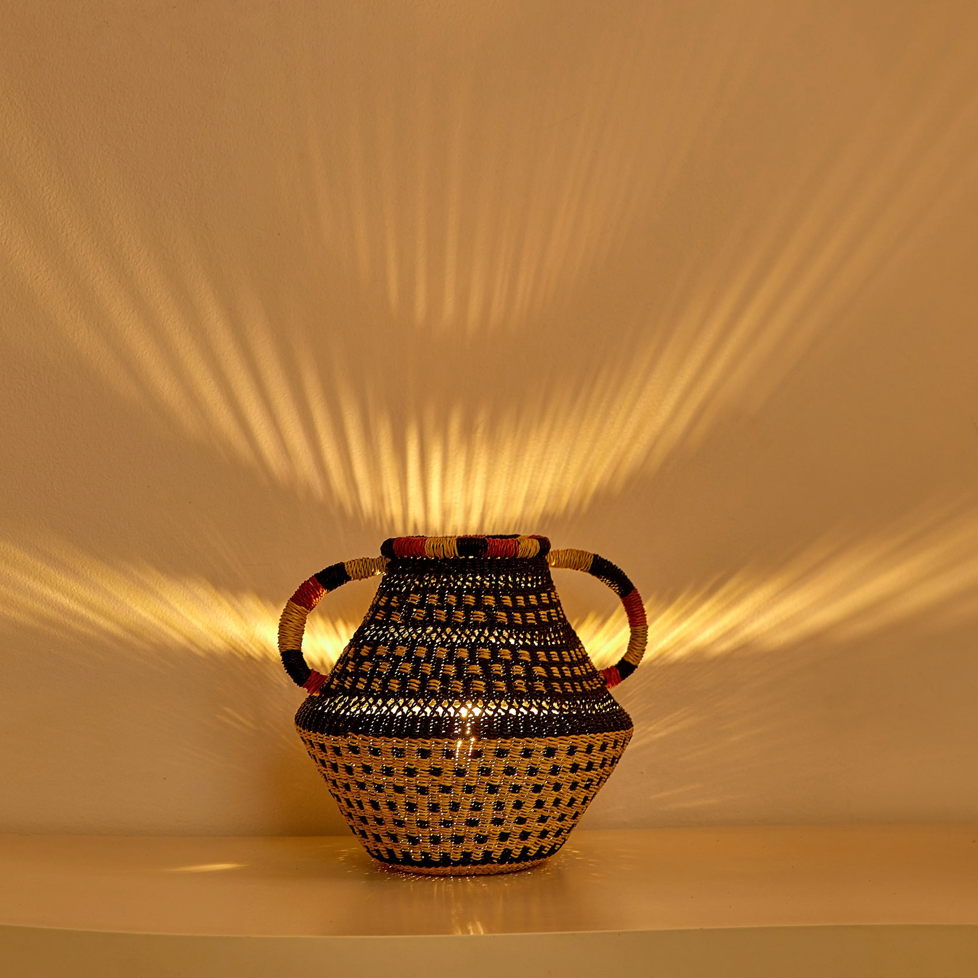 Hand on Hip Pot Dot S Lamp