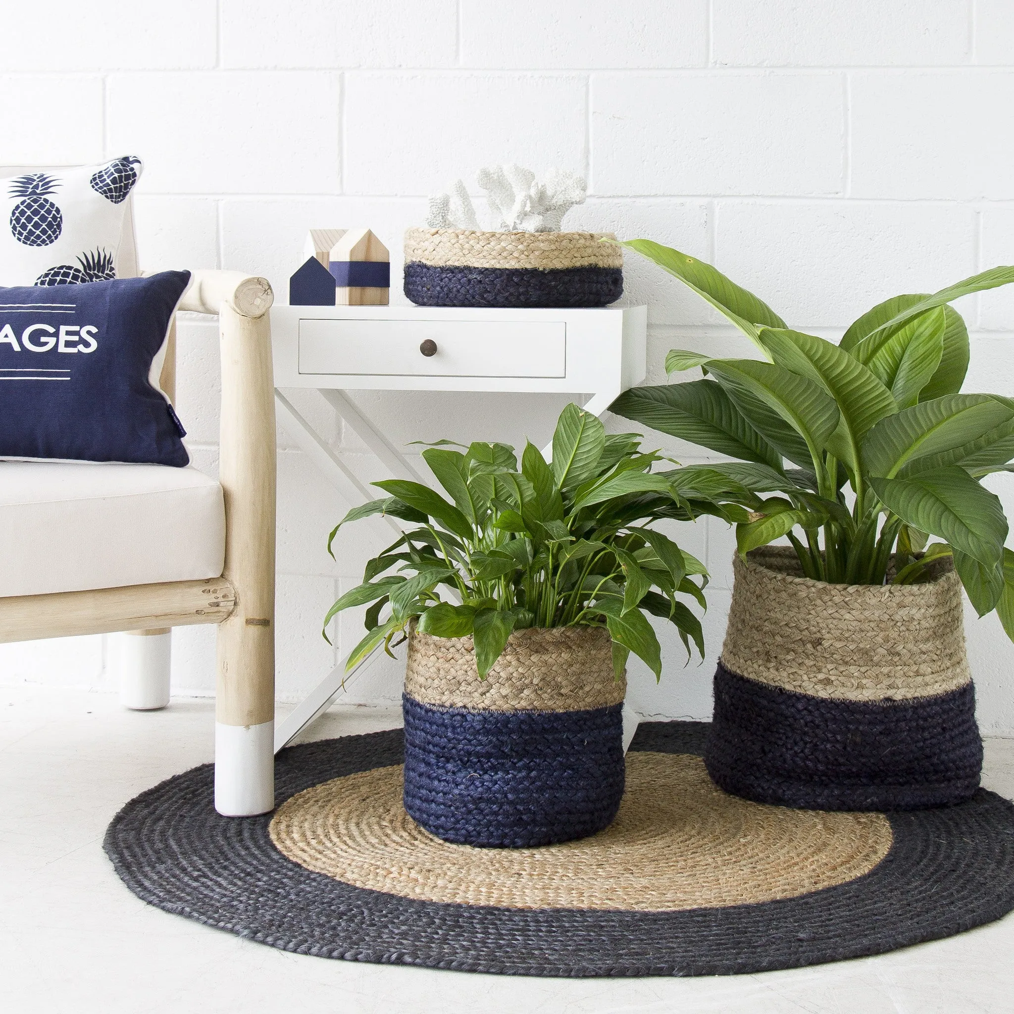 NAVY / NATURAL JUTE BASKET - SMALL