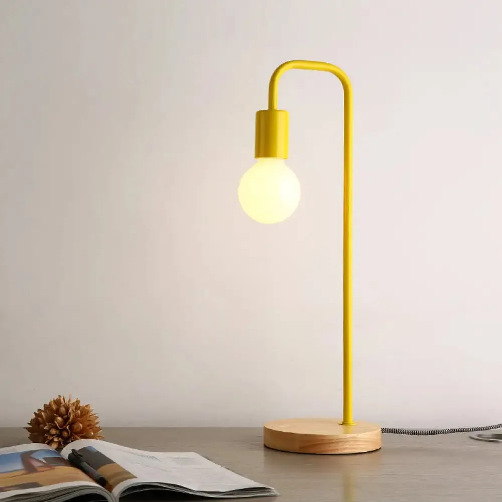 Sleek Metal Desk Lamp: Minimalistic Dormitory Lighting with Plug-In Cord