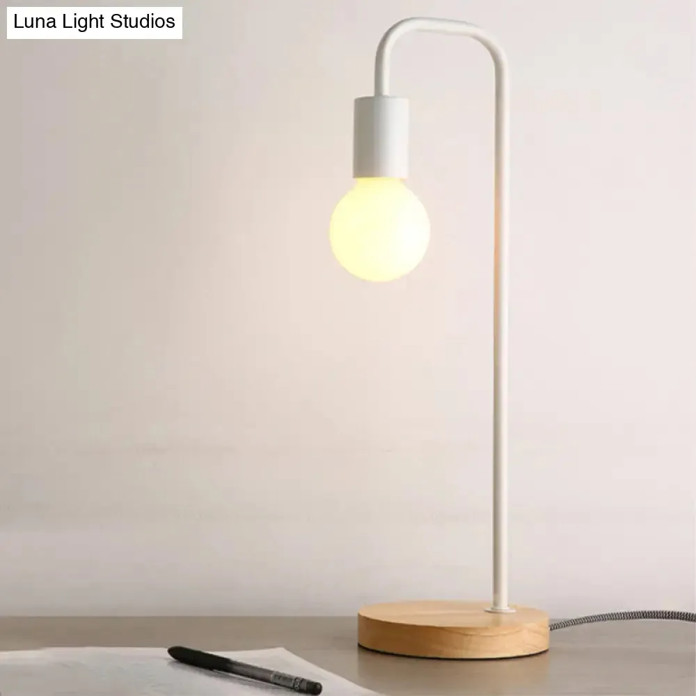 Sleek Metal Desk Lamp: Minimalistic Dormitory Lighting with Plug-In Cord