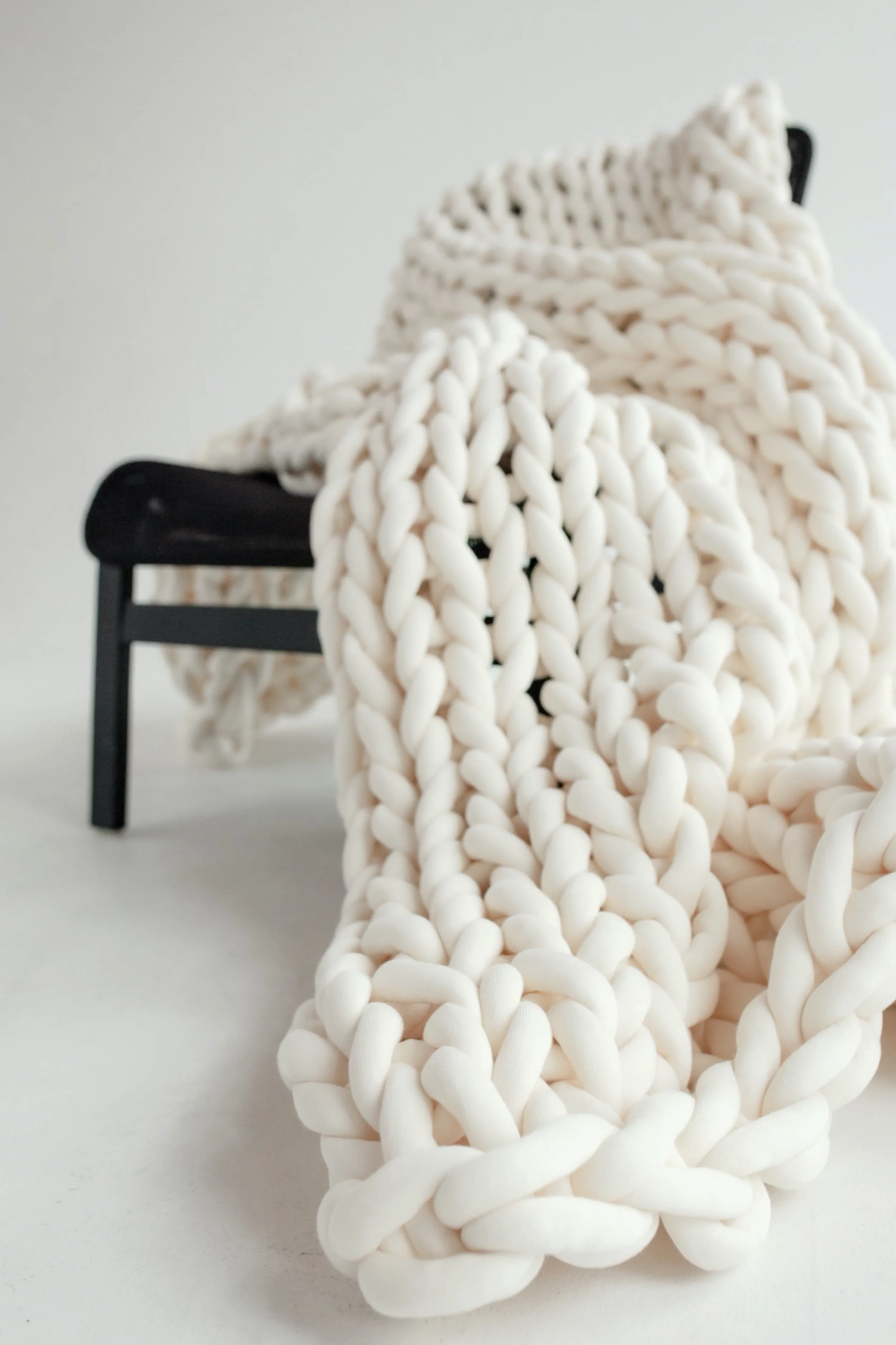 Tube yarn blanket, bed accent blanket 40”x80” (100x200 cm)